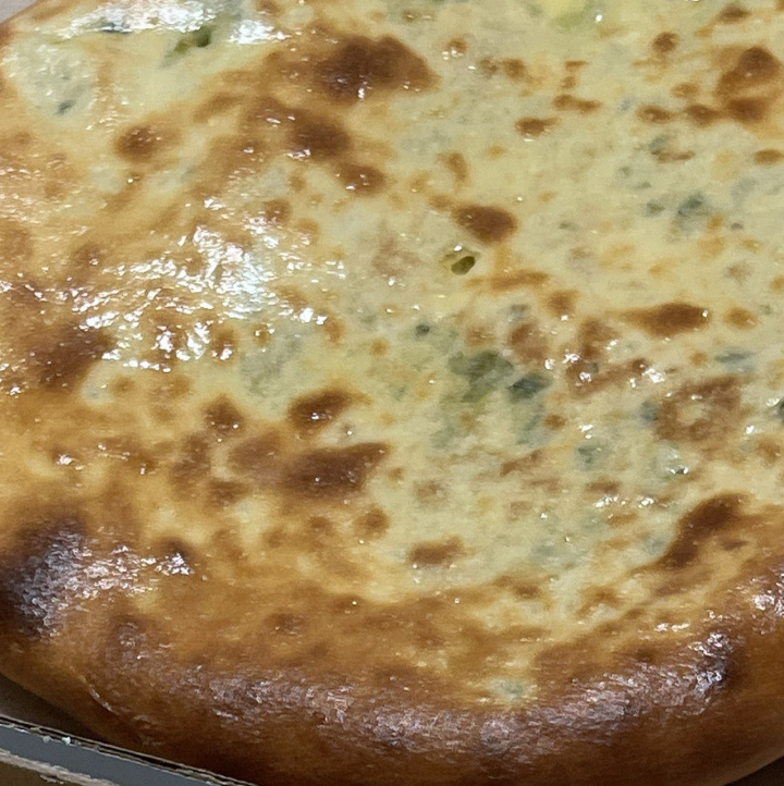 Осетинский пирог с сыром и зеленью